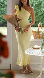 Refinado vestido largo amarillo de invitada de boda y de noche con corte asimétrico | Maxi
