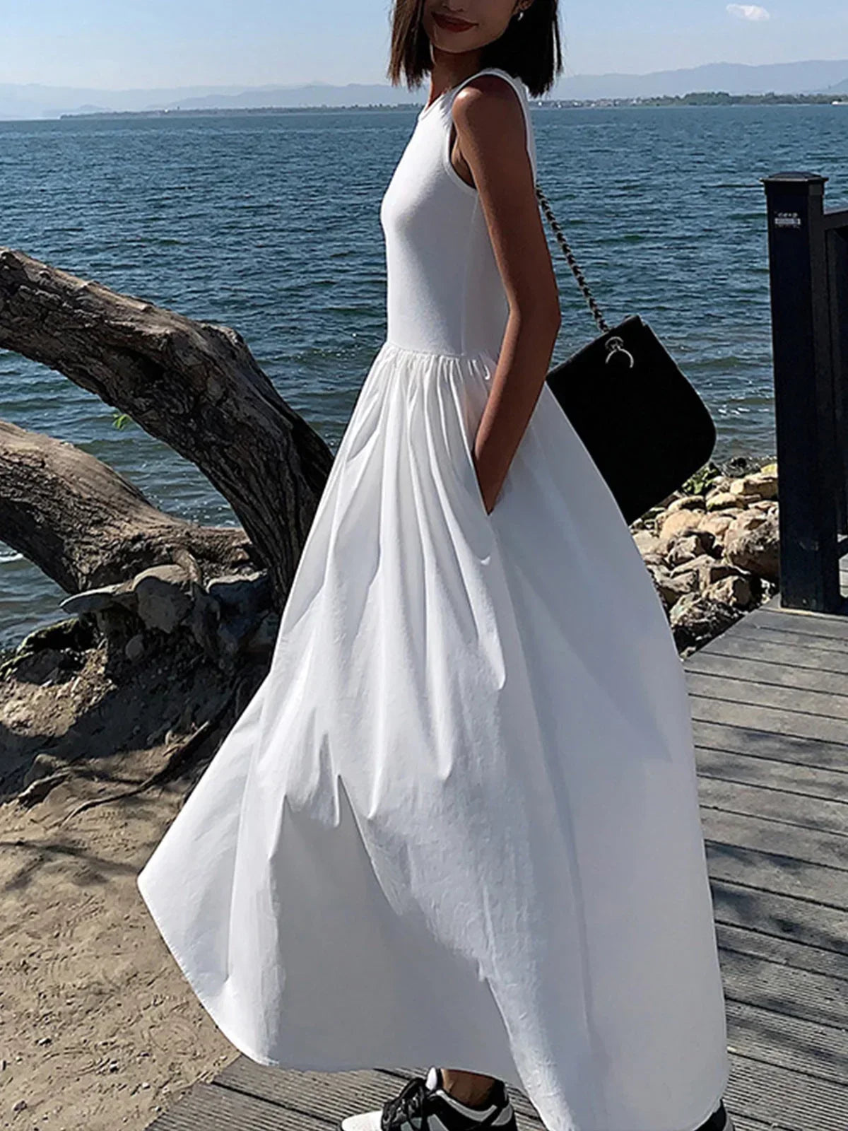 Elegante vestido de invitada de boda sin mangas con falda fruncida | Midi
