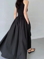 Elegante vestido de invitada de boda sin mangas con falda fruncida | Midi