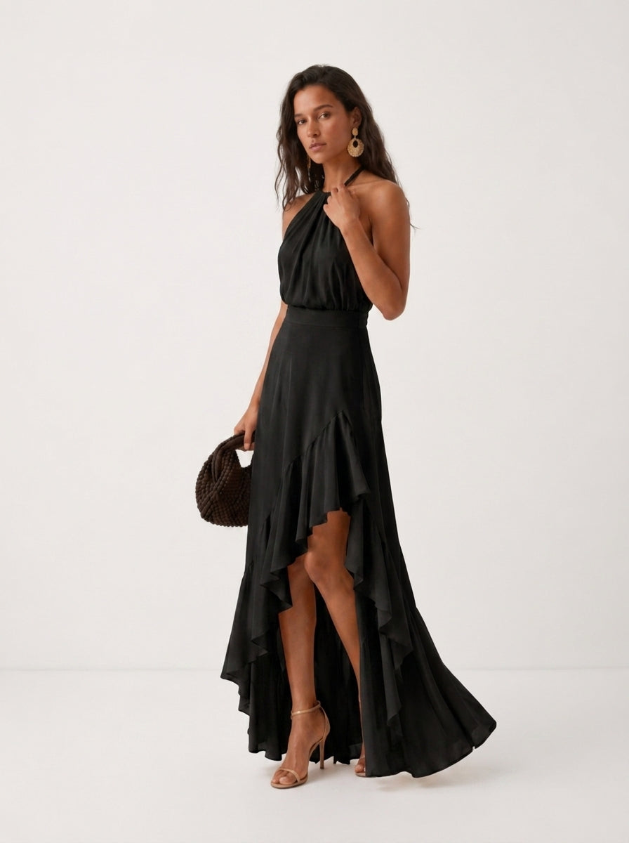 Elegante vestido de invitada de boda con negro cuello halter y bajo asimétrico de volantes