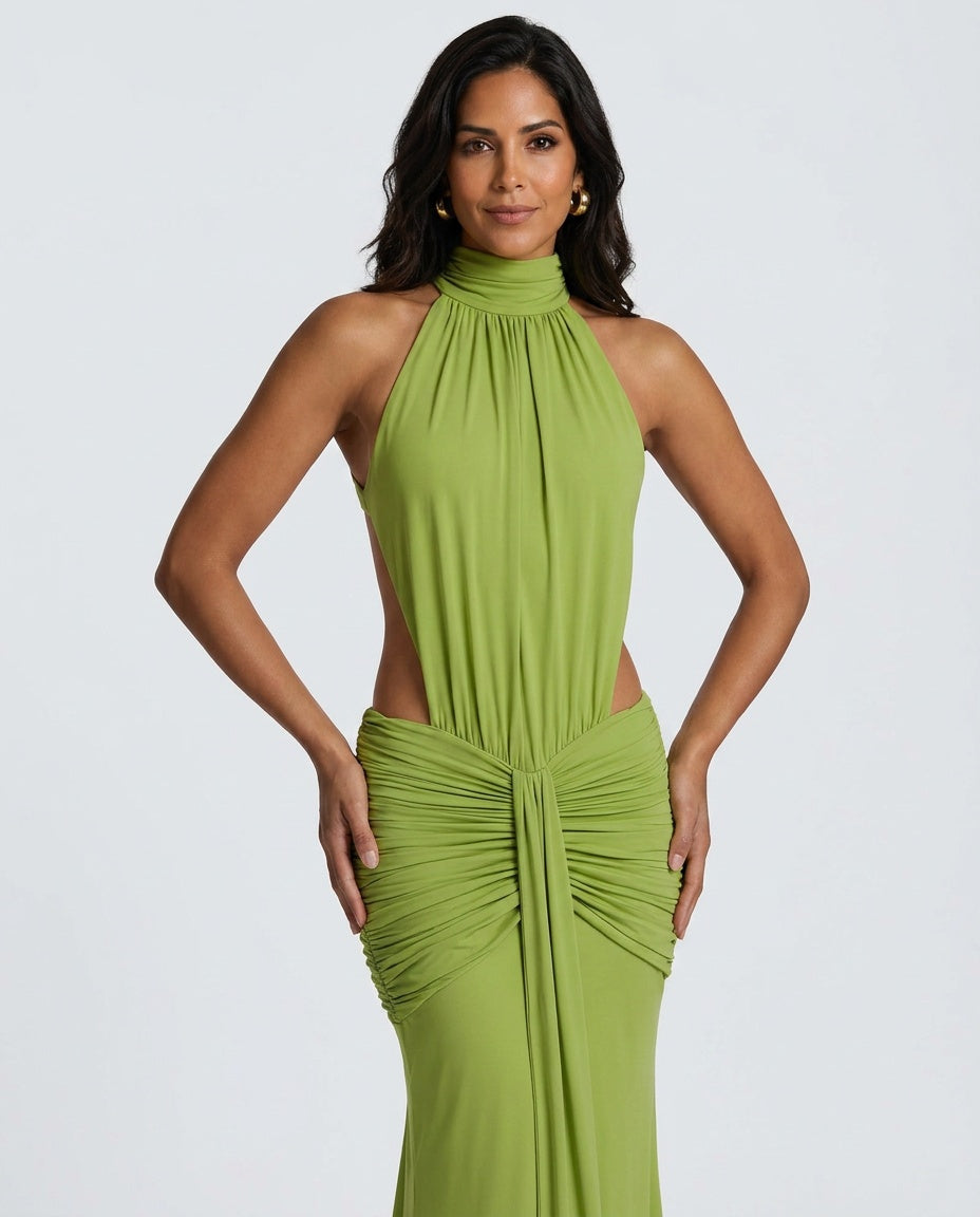 Vestido largo de invitada de boda con cuello halter